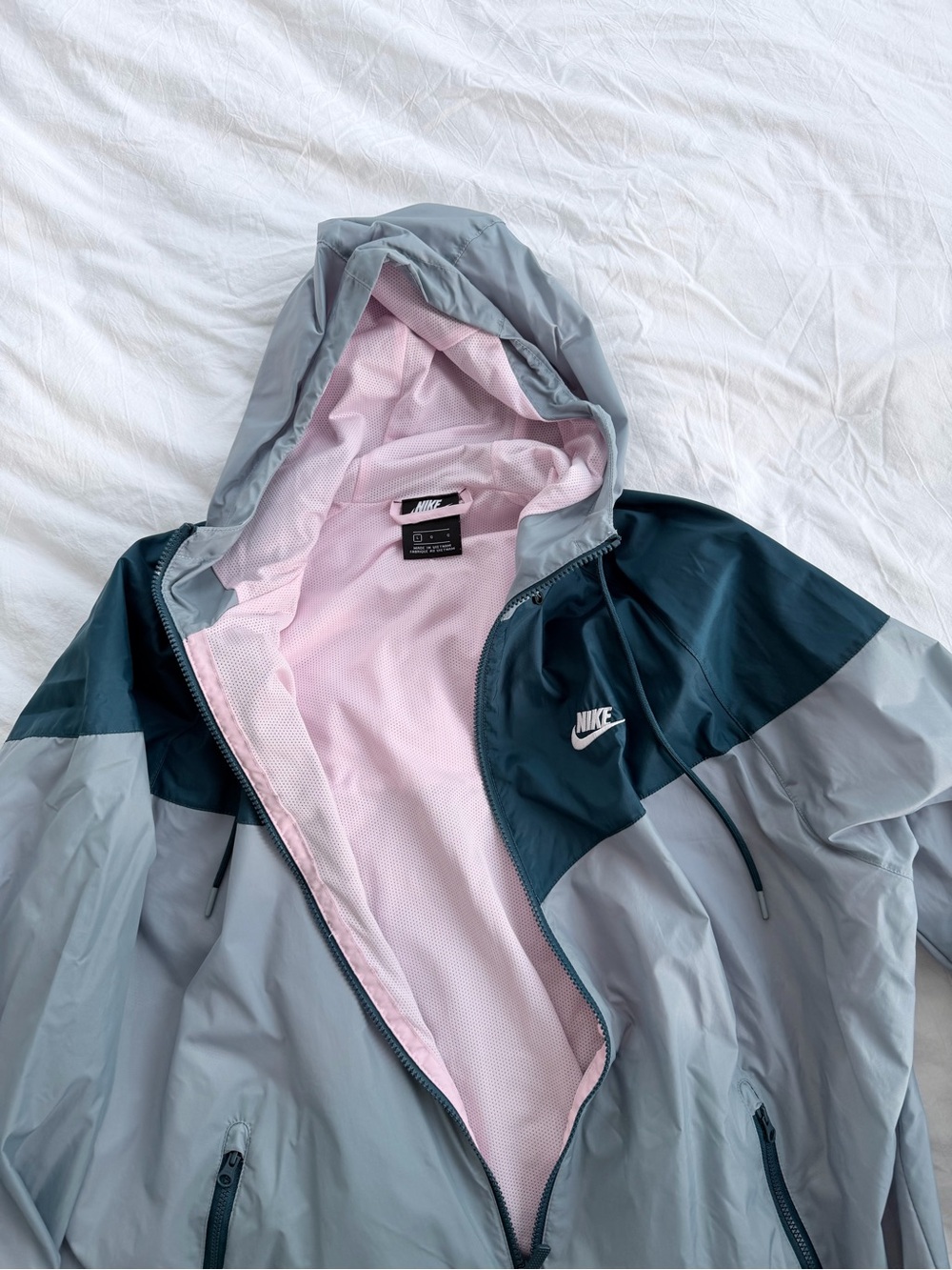 Nike Men’s Hooded Windbreaker Jacket